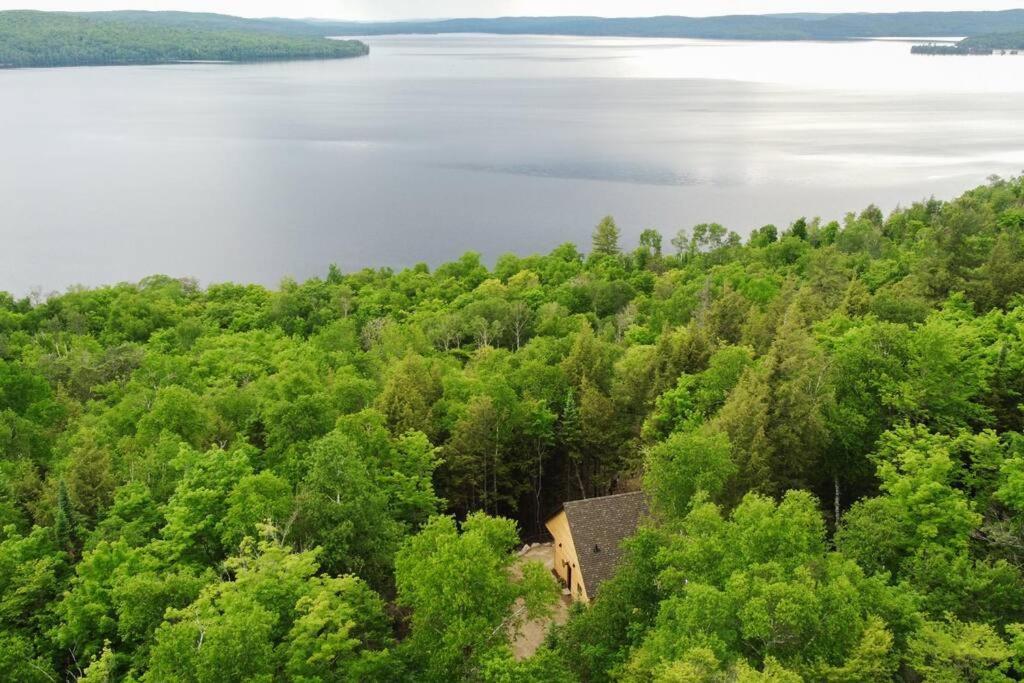 Private Off Grid Nestled In Nature With Waterfront Chalet
