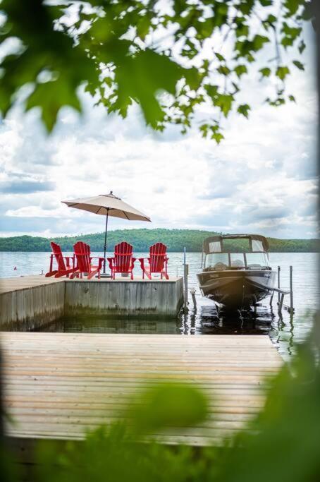 Private Off Grid Nestled In Nature With Waterfront Chalet