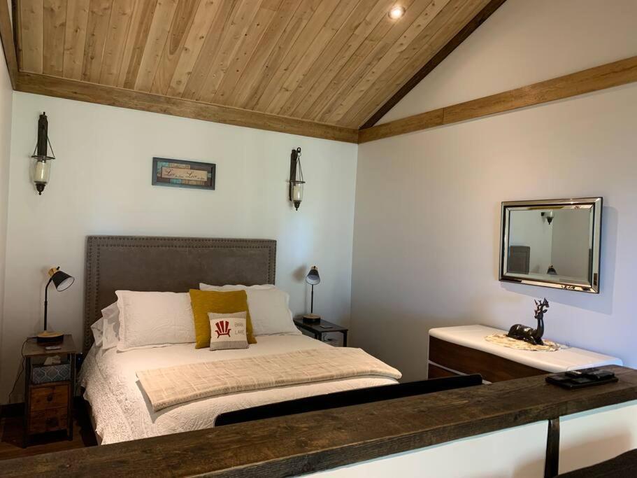 Private Off Grid Nestled In Nature With Waterfront *