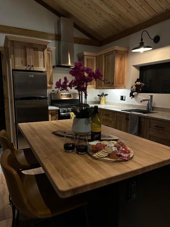 Chalet Private Off Grid Nestled In Nature With Waterfront Barrys Bay